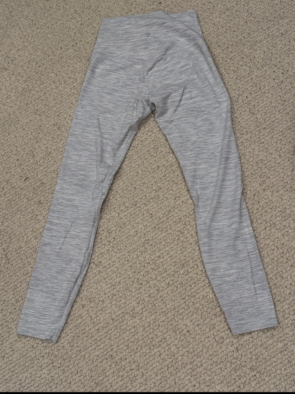 Lululemon Mini Space Dye stripe white/grey. Sz 4